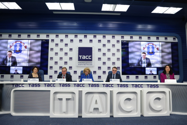 Почти 40 000 правовых консультаций оказано эвакуированным жителям ЛНР и ДНР Почти 40 000 правовых консультаций оказано эвакуированным жителям ЛНР и ДНР